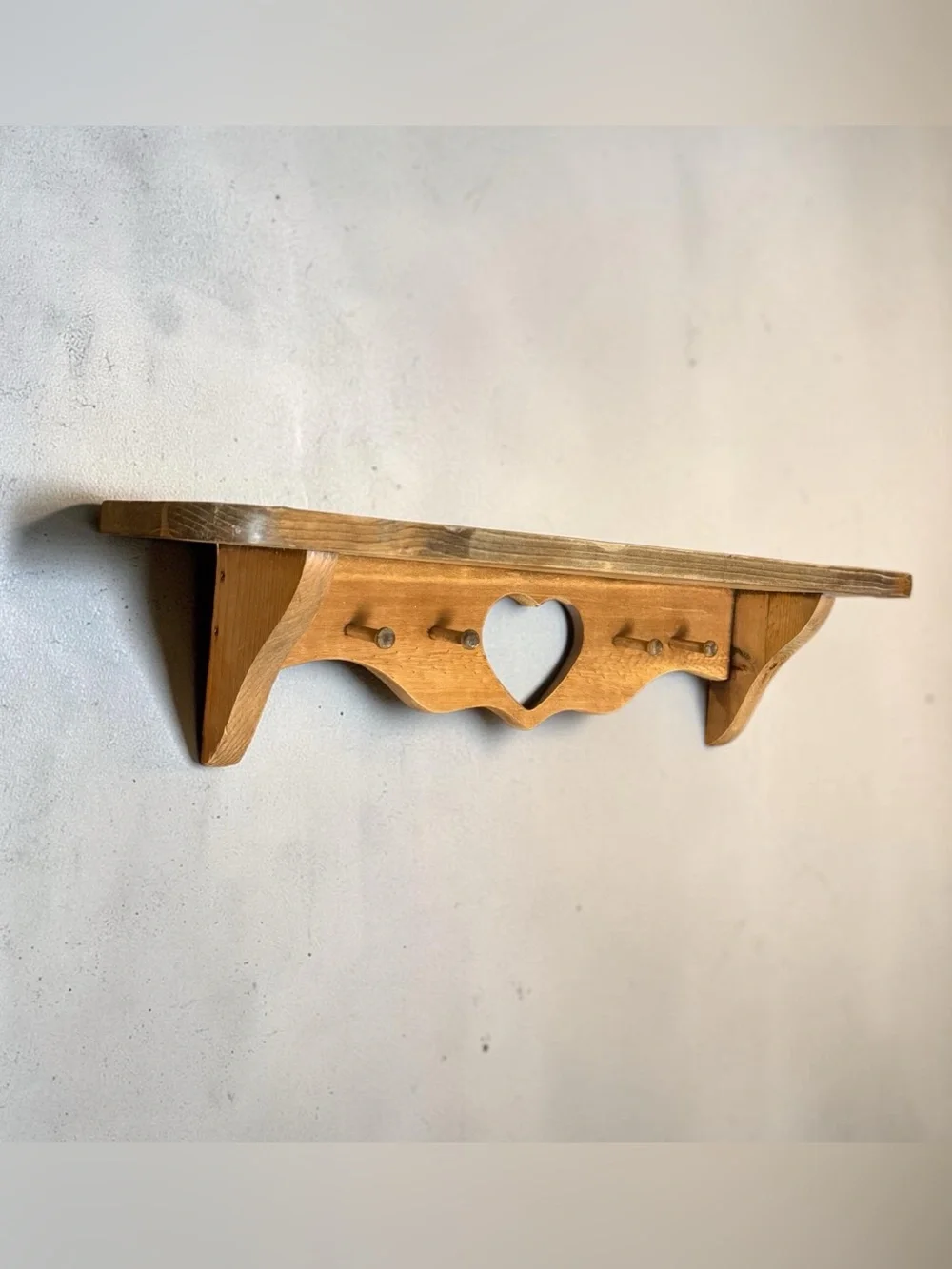 Vintage Rustic Wooden Wall Shelf With A Prominent Heart-Shape Cutout 4 Peg Hooks